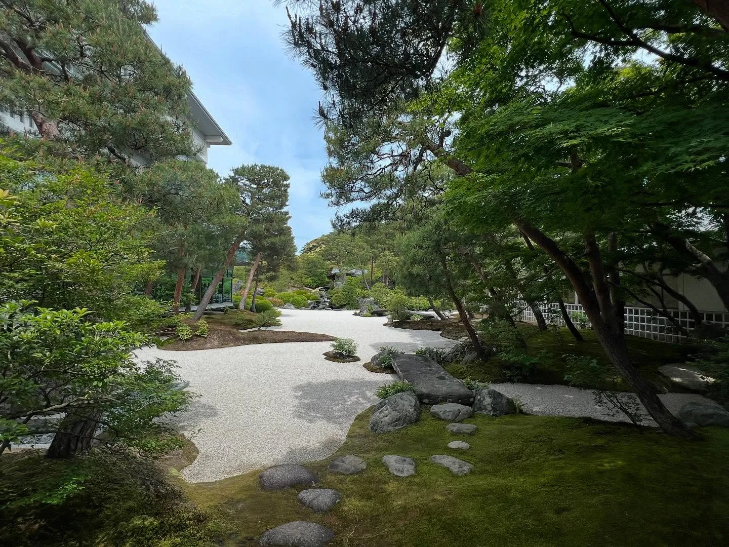 日本一の庭園である足立美術館に足を運びました。